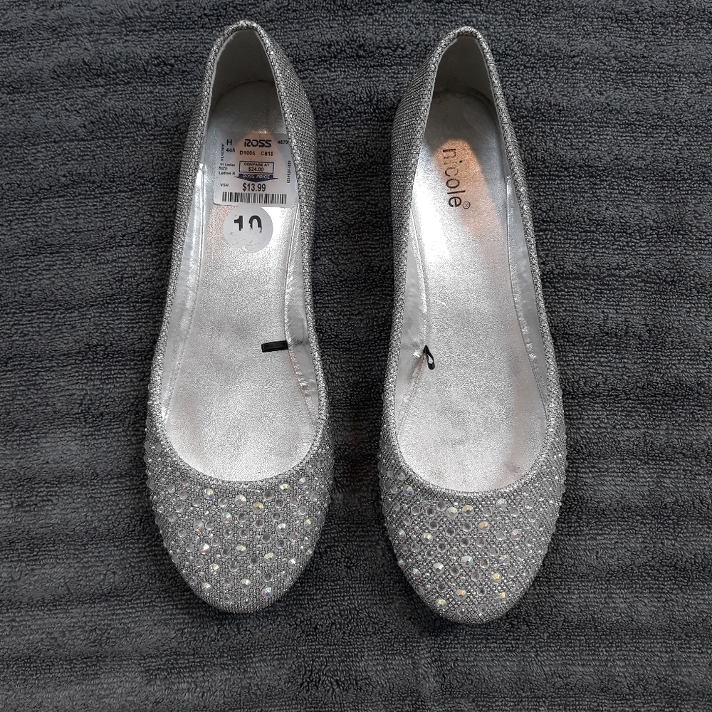 Size 10 womens jewels and glitter shoes